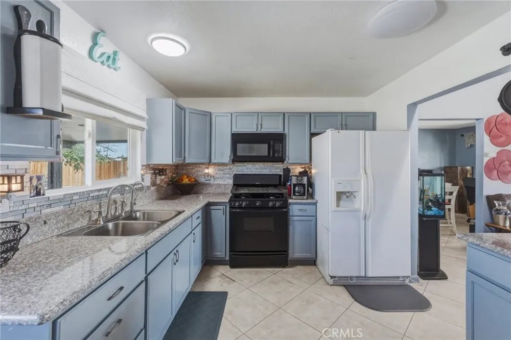 9172 Jacaranda Hesperia, CA 92345