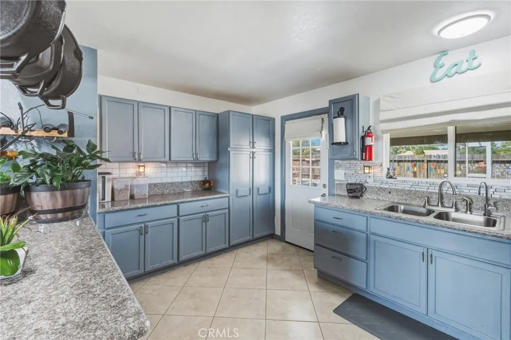 9172 Jacaranda Hesperia, CA 92345