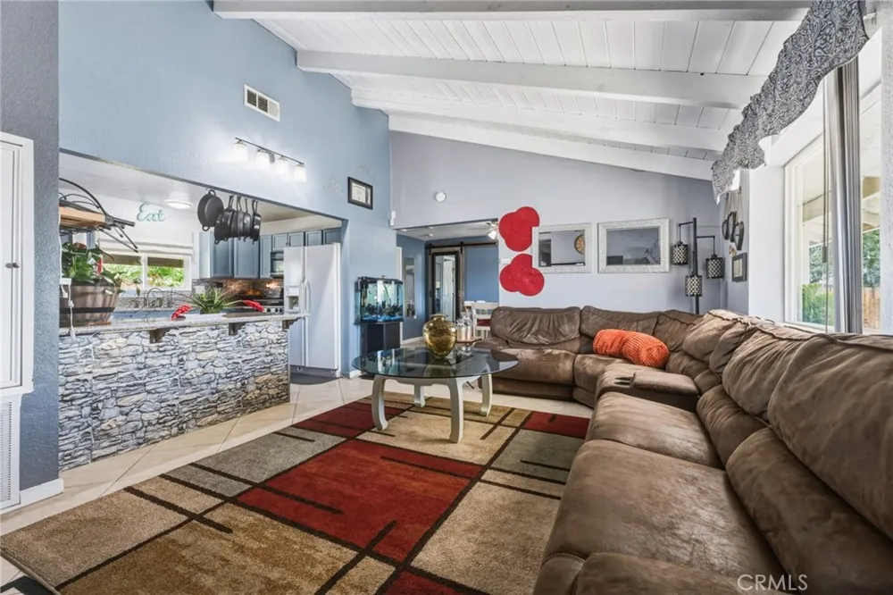 9172 Jacaranda Hesperia, CA 92345