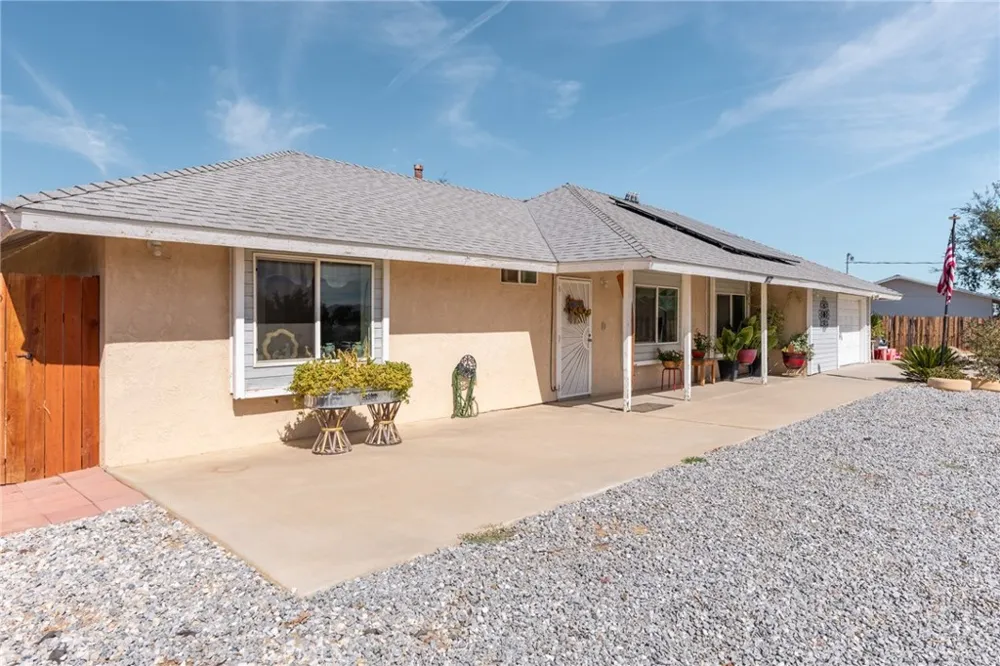 9172 Jacaranda Hesperia, CA 92345