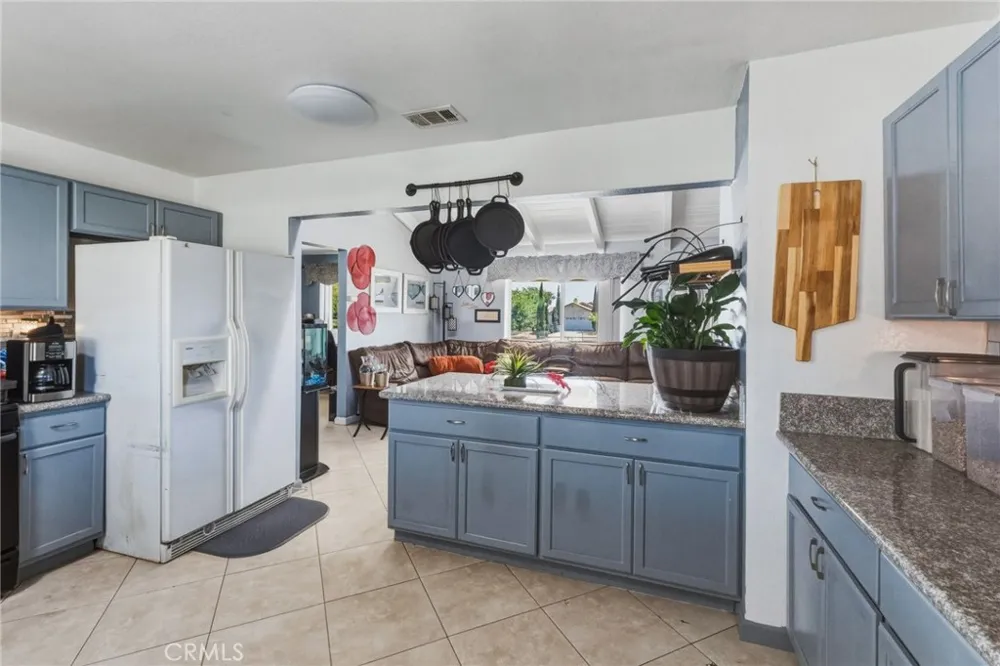 9172 Jacaranda Hesperia, CA 92345