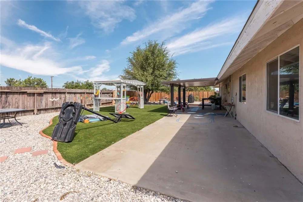 9172 Jacaranda Hesperia, CA 92345