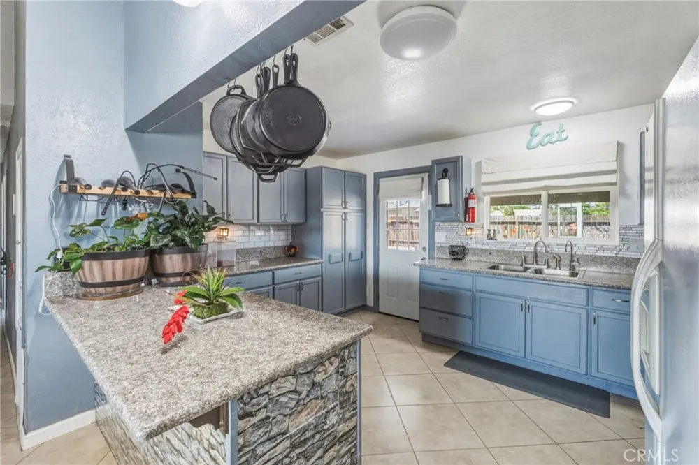 9172 Jacaranda Hesperia, CA 92345