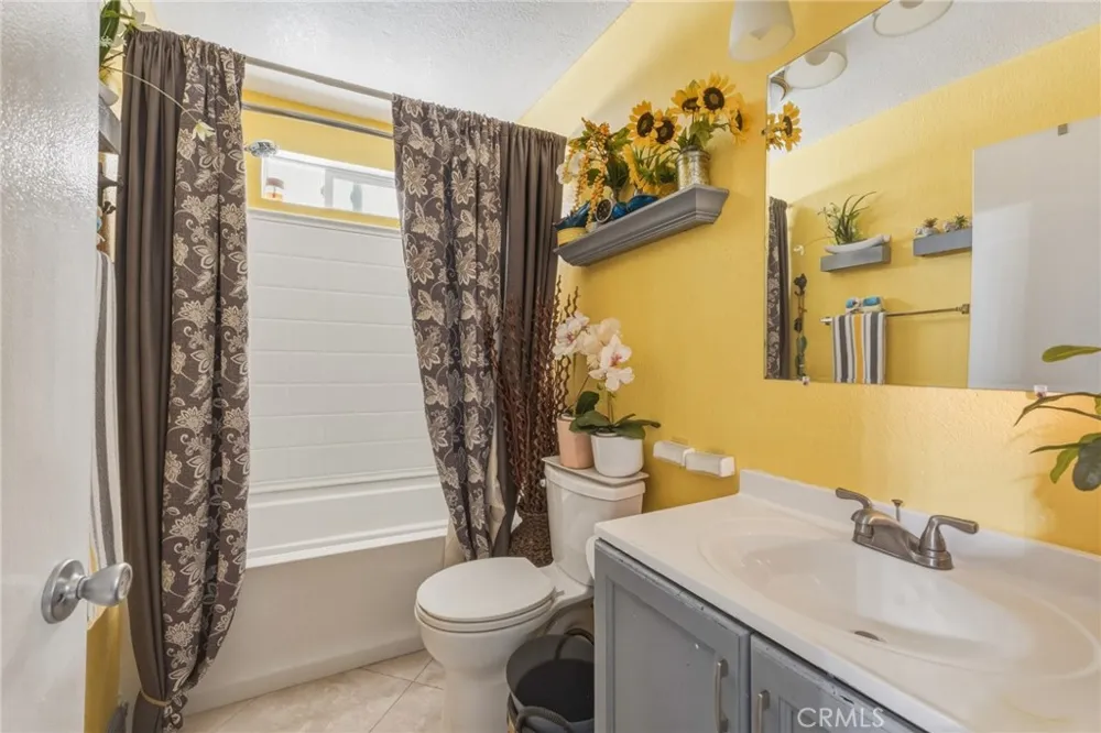 9172 Jacaranda Hesperia, CA 92345