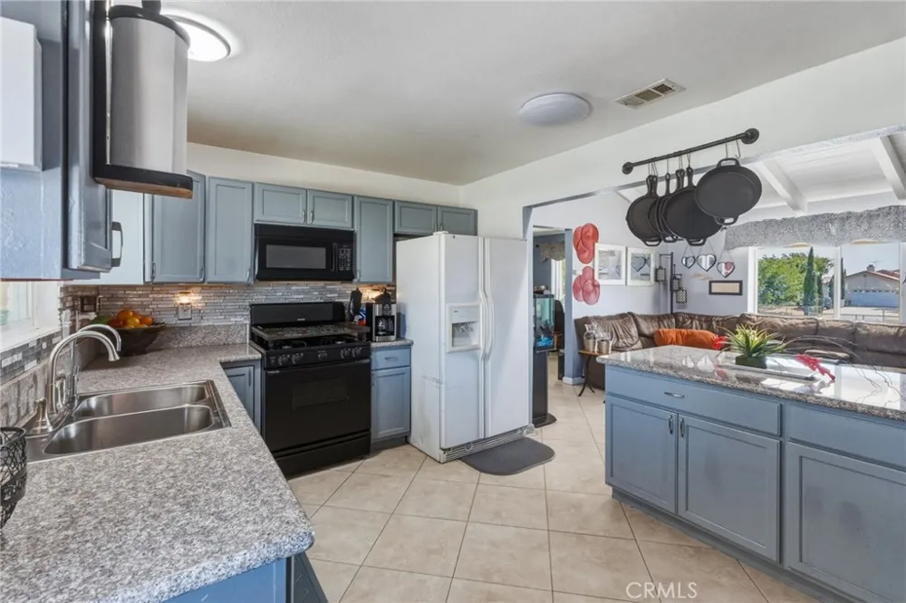 9172 Jacaranda Hesperia, CA 92345