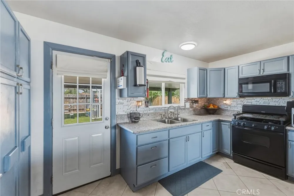 9172 Jacaranda Hesperia, CA 92345