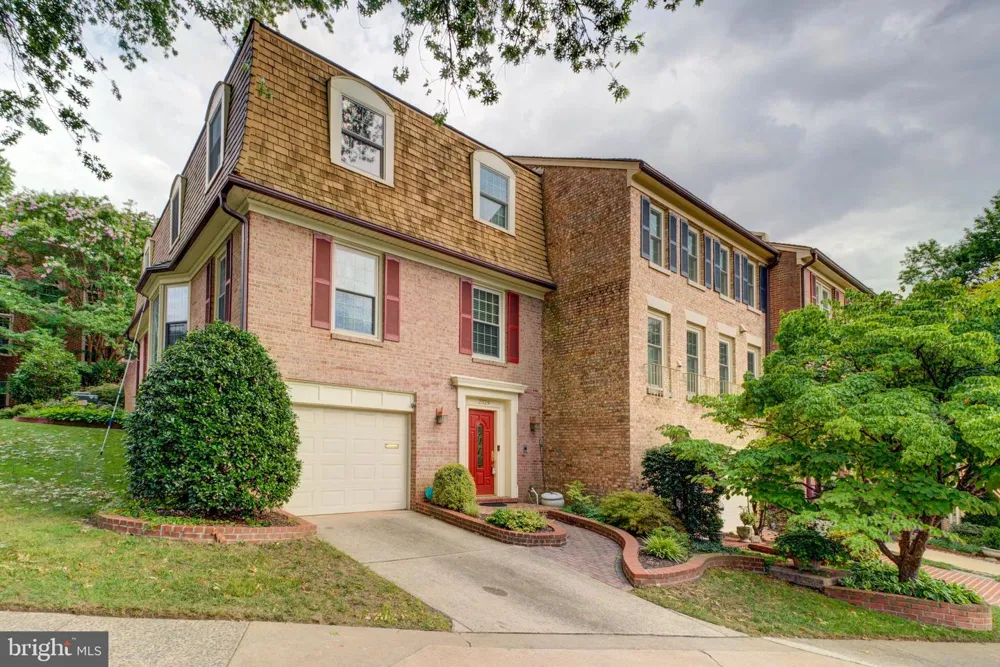 2329 S ROLFE STREET Arlington, VA 22202