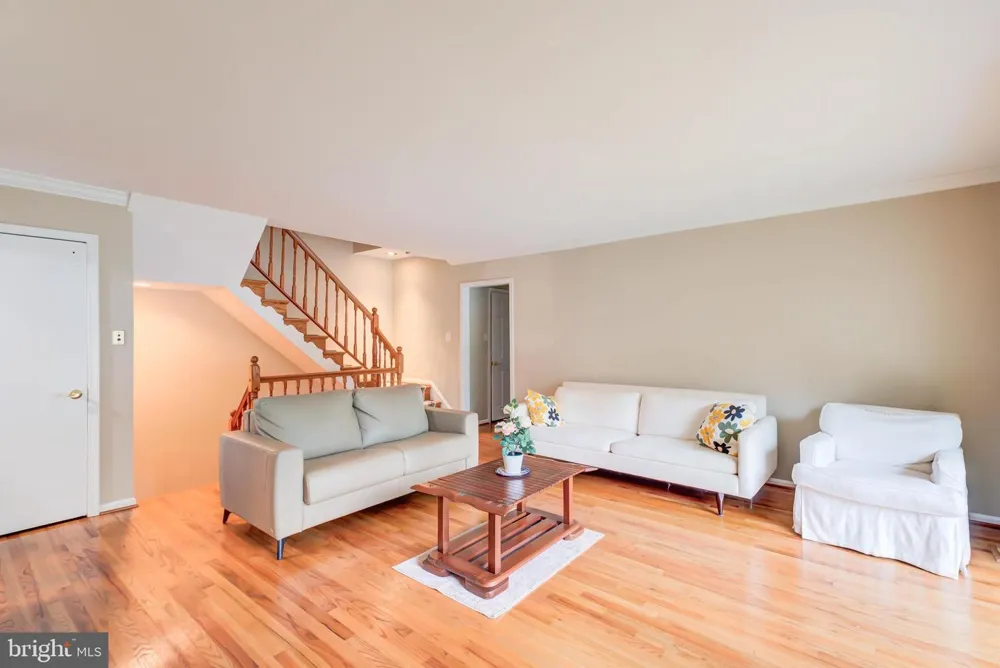 2329 S ROLFE STREET Arlington, VA 22202
