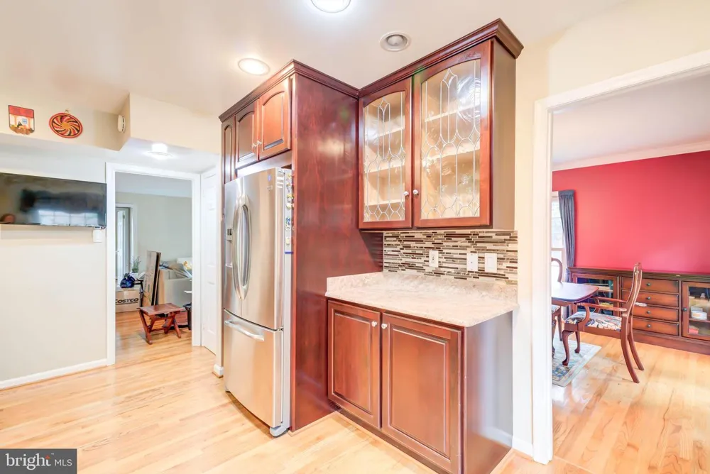 2329 S ROLFE STREET Arlington, VA 22202