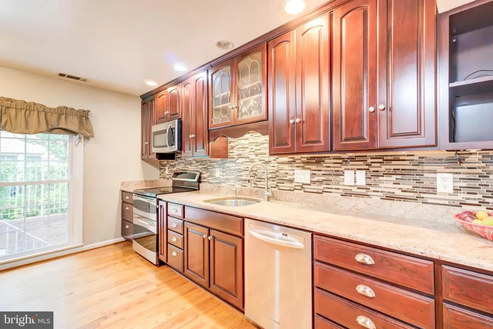 2329 S ROLFE STREET Arlington, VA 22202