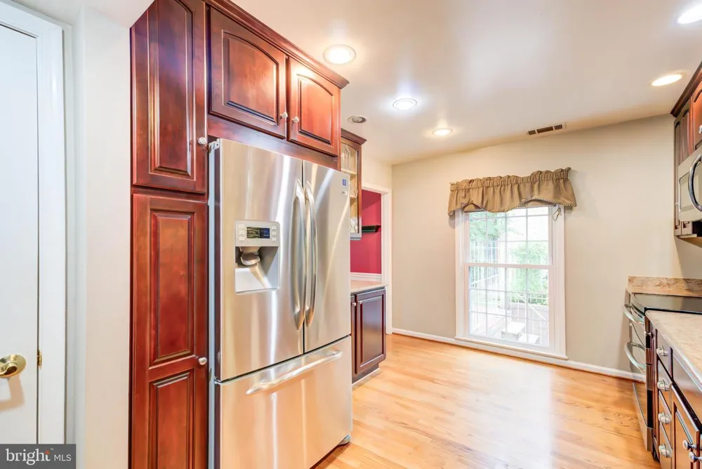 2329 S ROLFE STREET Arlington, VA 22202