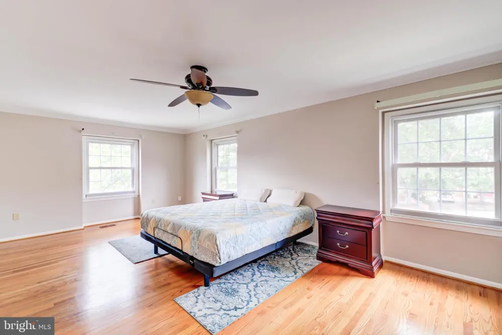 2329 S ROLFE STREET Arlington, VA 22202
