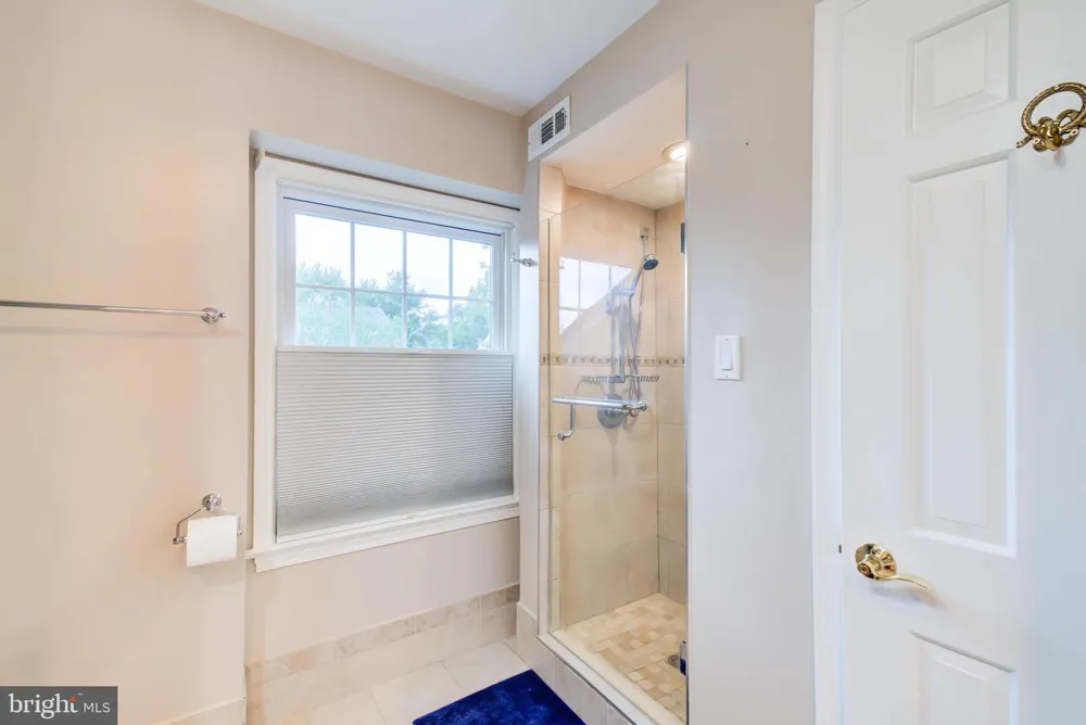 2329 S ROLFE STREET Arlington, VA 22202