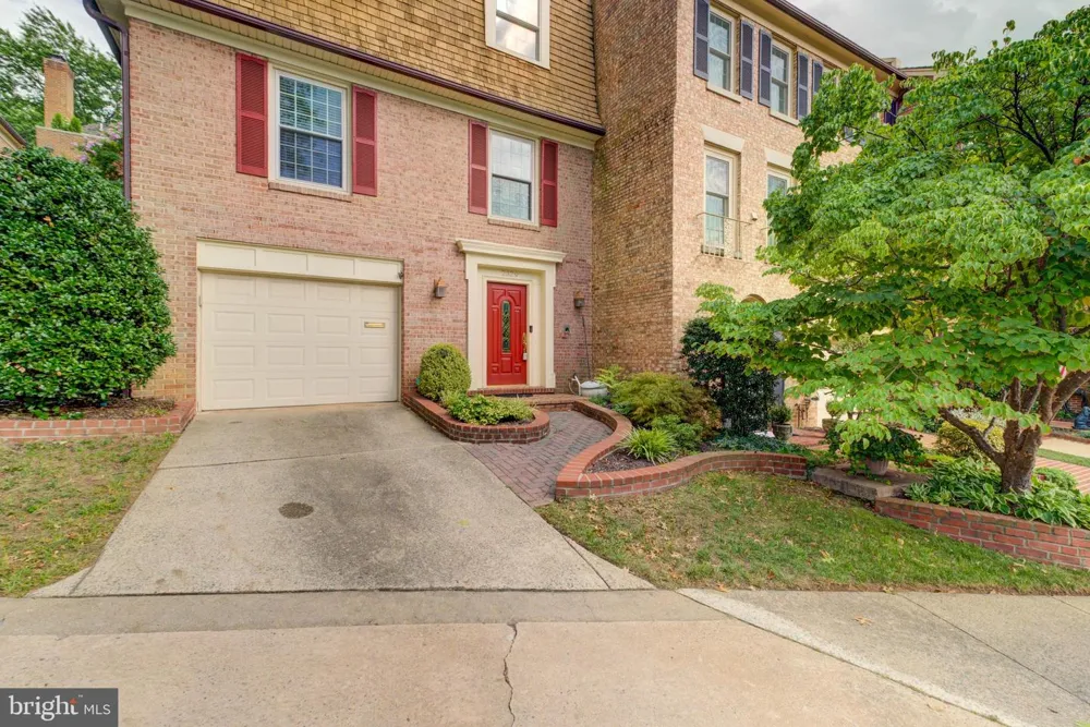 2329 S ROLFE STREET Arlington, VA 22202