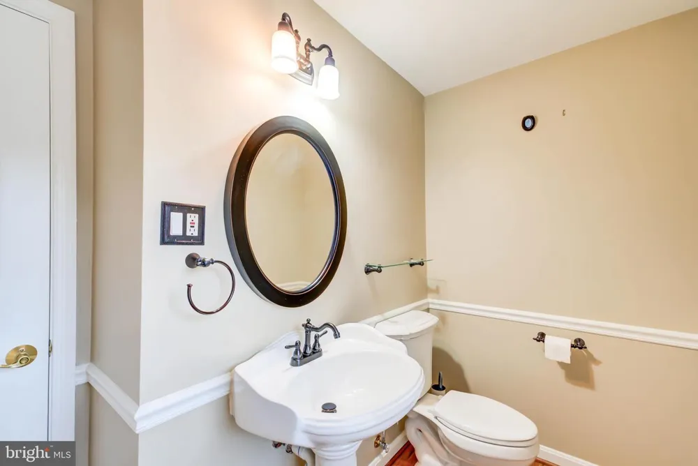 2329 S ROLFE STREET Arlington, VA 22202