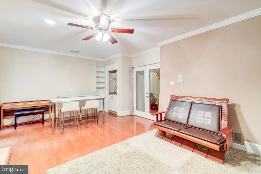 2329 S ROLFE STREET Arlington, VA 22202
