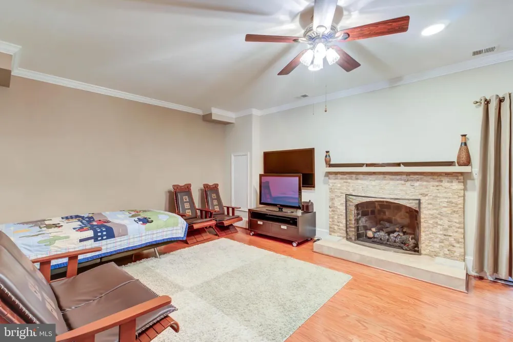 2329 S ROLFE STREET Arlington, VA 22202