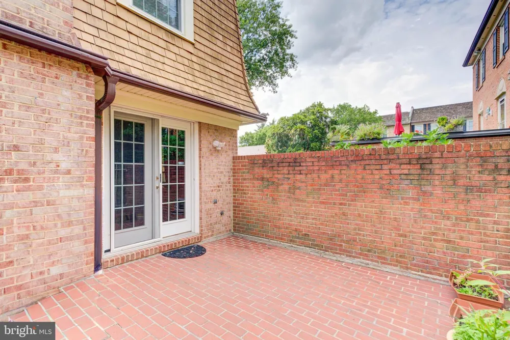 2329 S ROLFE STREET Arlington, VA 22202