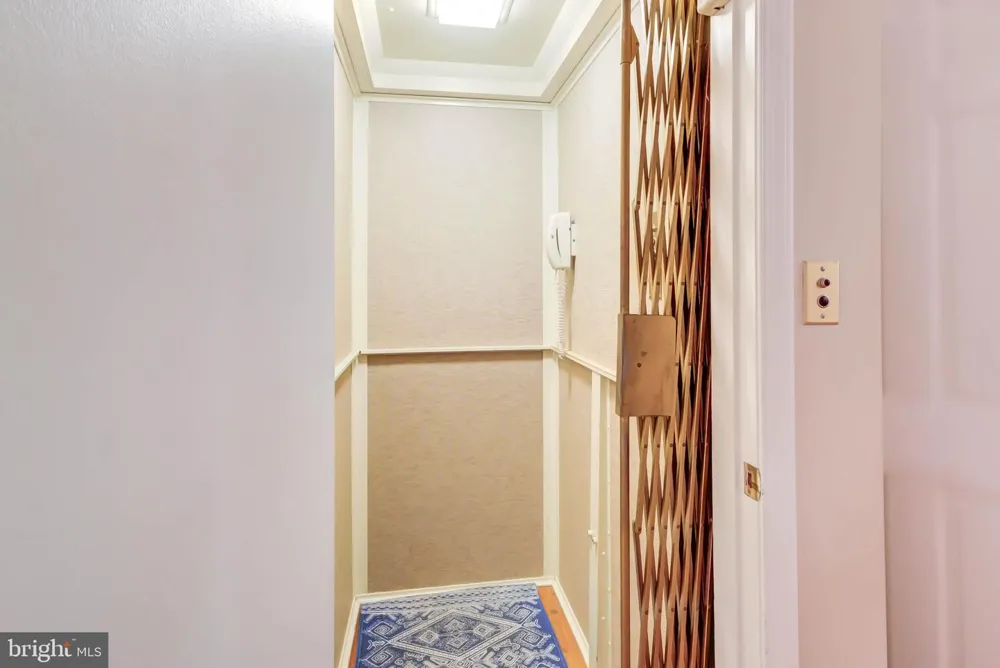 2329 S ROLFE STREET Arlington, VA 22202