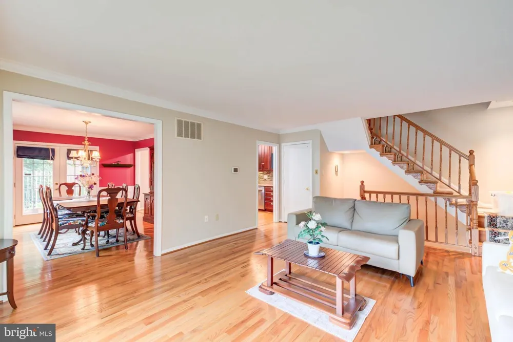 2329 S ROLFE STREET Arlington, VA 22202