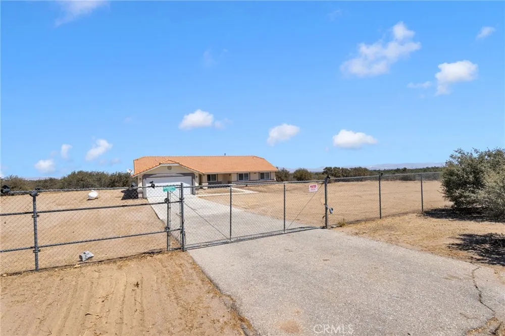 9352 Cedar Street Oak Hills, CA 92344