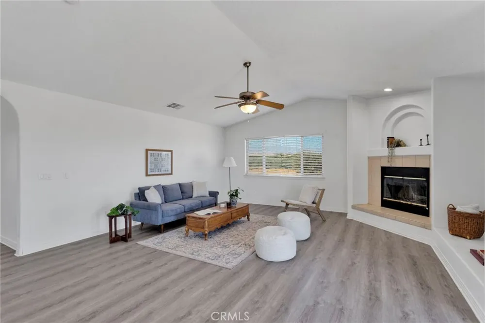 9352 Cedar Street Oak Hills, CA 92344