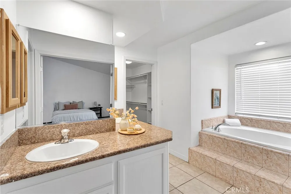 9352 Cedar Street Oak Hills, CA 92344