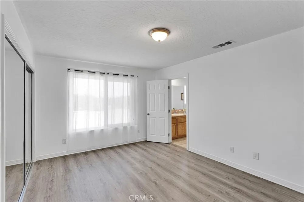 9352 Cedar Street Oak Hills, CA 92344