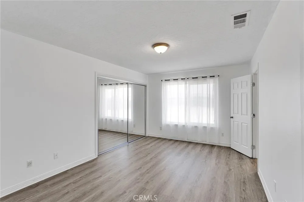 9352 Cedar Street Oak Hills, CA 92344