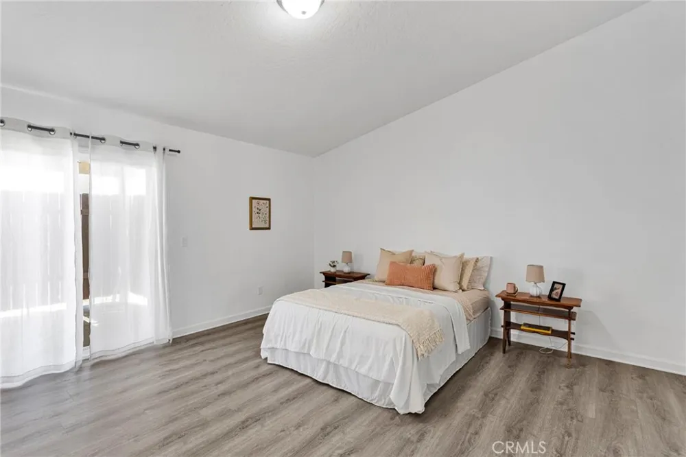 9352 Cedar Street Oak Hills, CA 92344