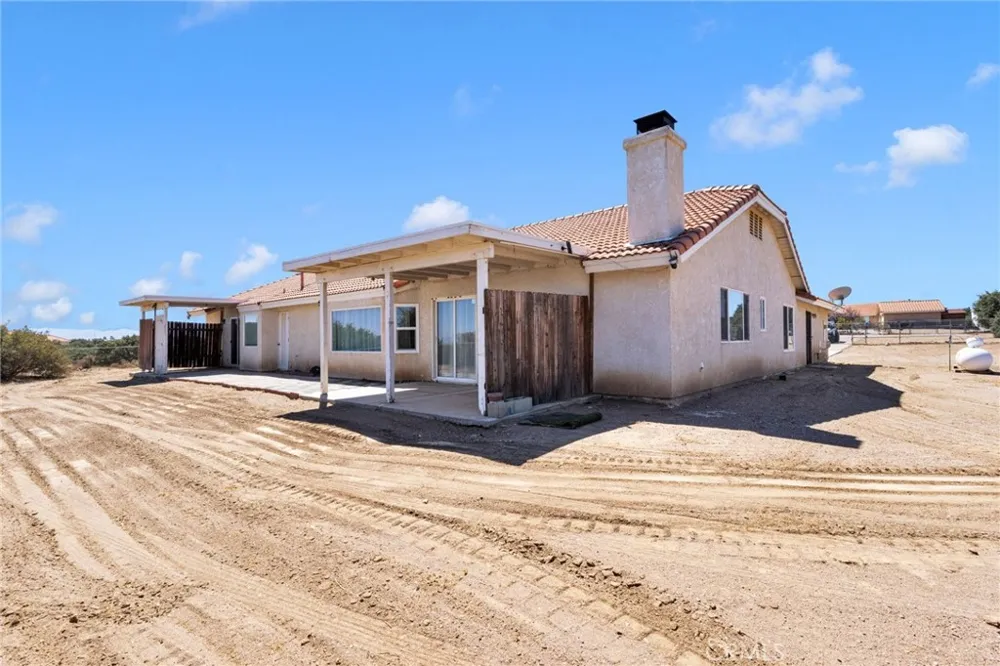 9352 Cedar Street Oak Hills, CA 92344