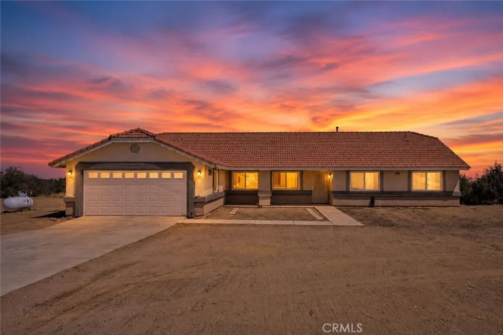 9352 Cedar Street Oak Hills, CA 92344