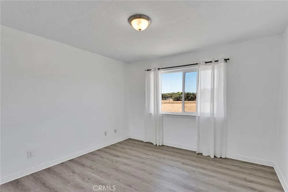 9352 Cedar Street Oak Hills, CA 92344