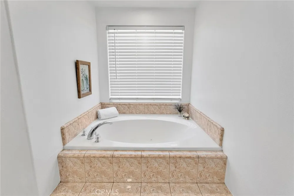 9352 Cedar Street Oak Hills, CA 92344