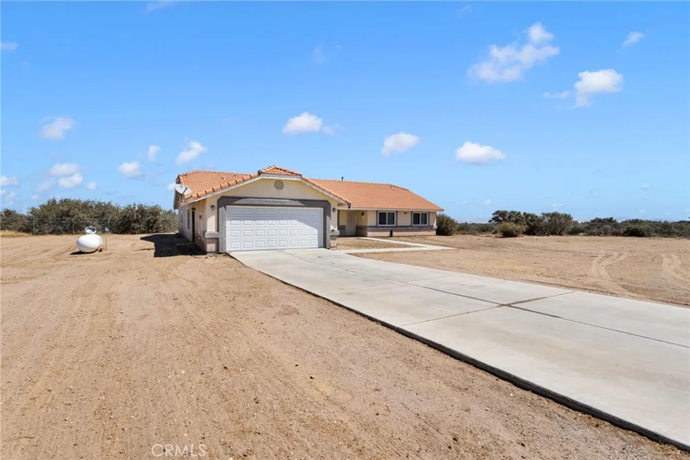 9352 Cedar Street Oak Hills, CA 92344
