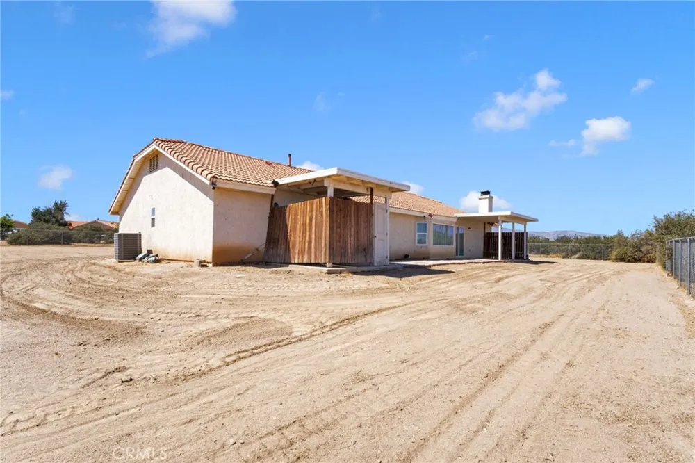 9352 Cedar Street Oak Hills, CA 92344