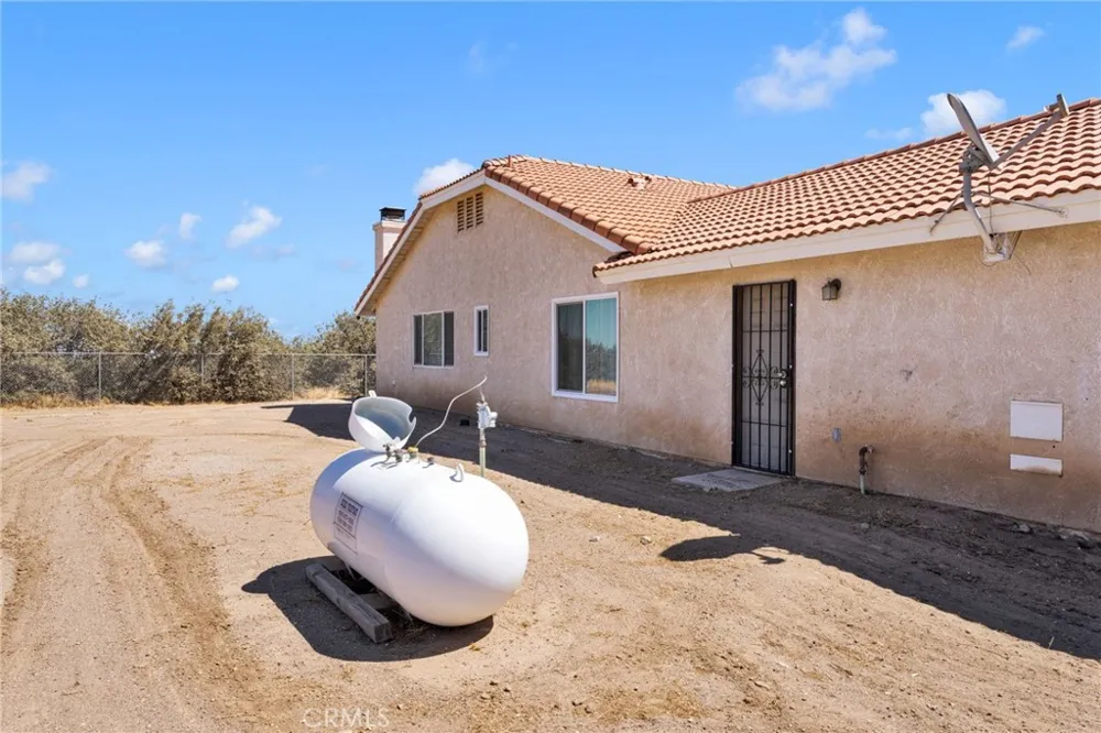 9352 Cedar Street Oak Hills, CA 92344