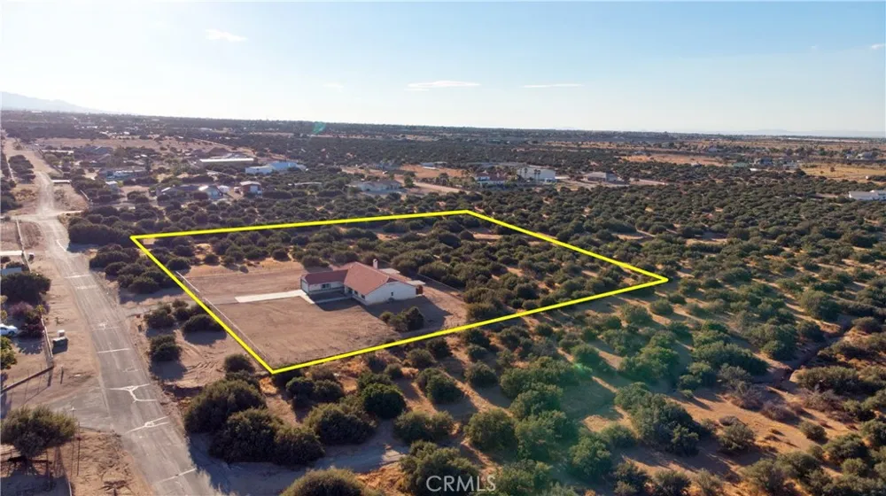 9352 Cedar Street Oak Hills, CA 92344