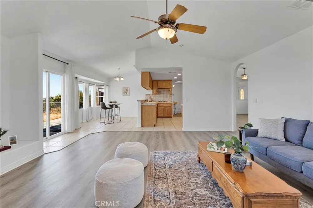 9352 Cedar Street Oak Hills, CA 92344