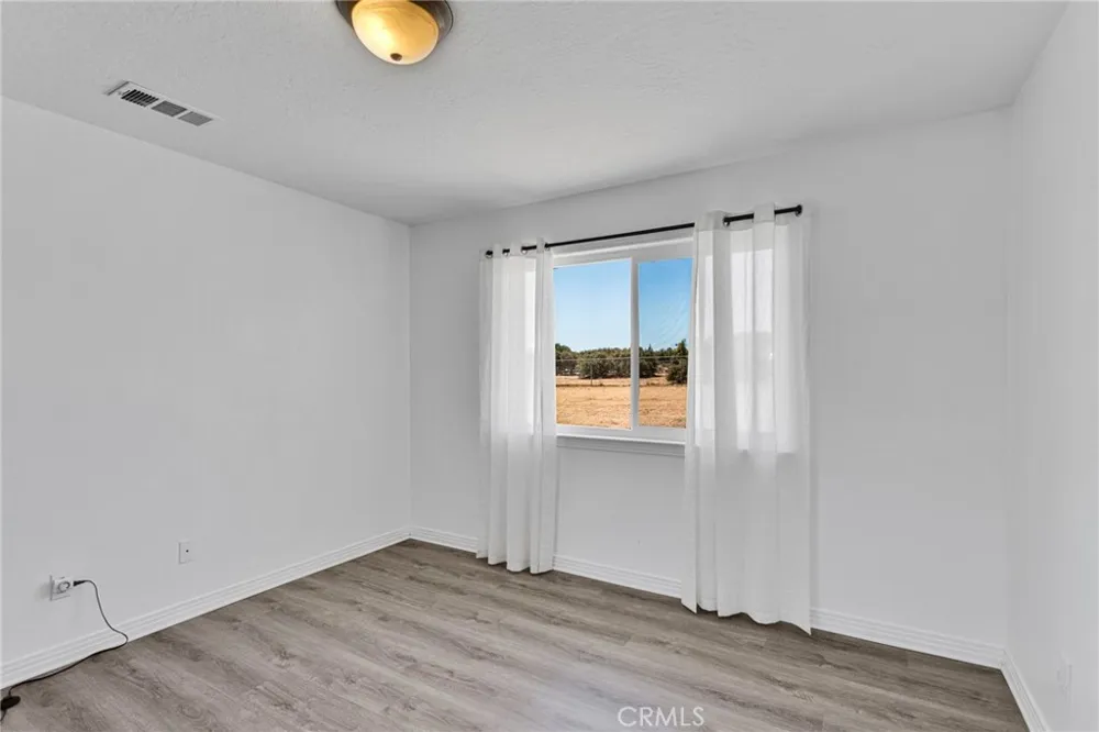 9352 Cedar Street Oak Hills, CA 92344