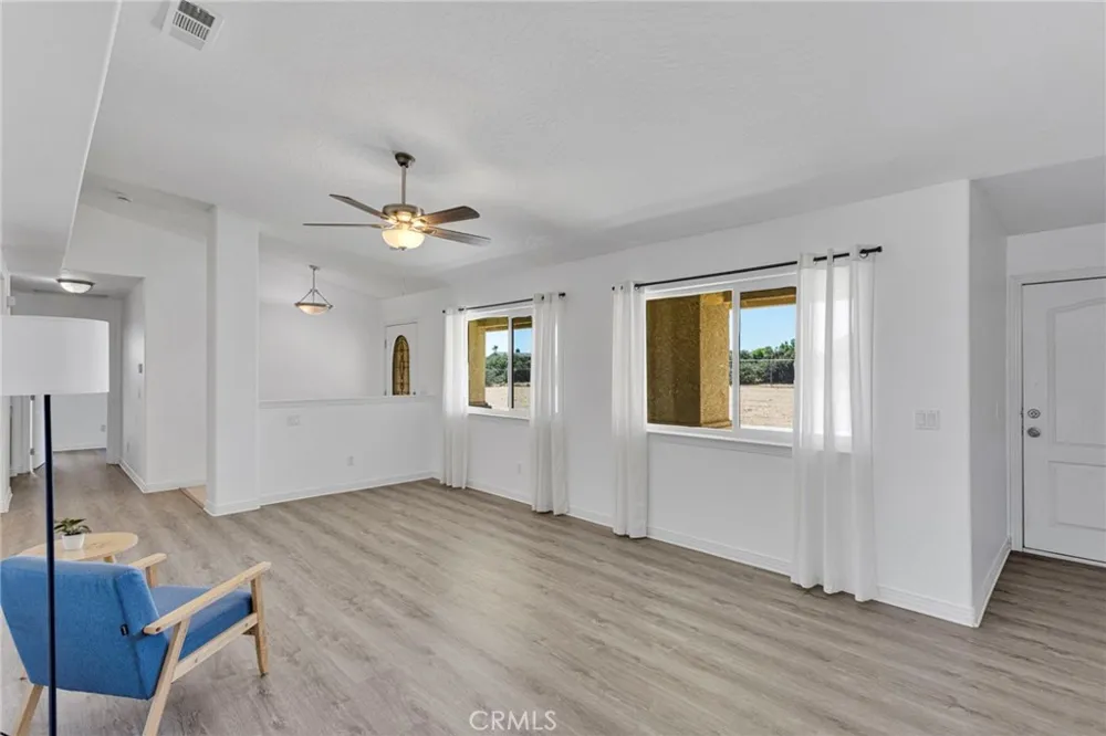 9352 Cedar Street Oak Hills, CA 92344