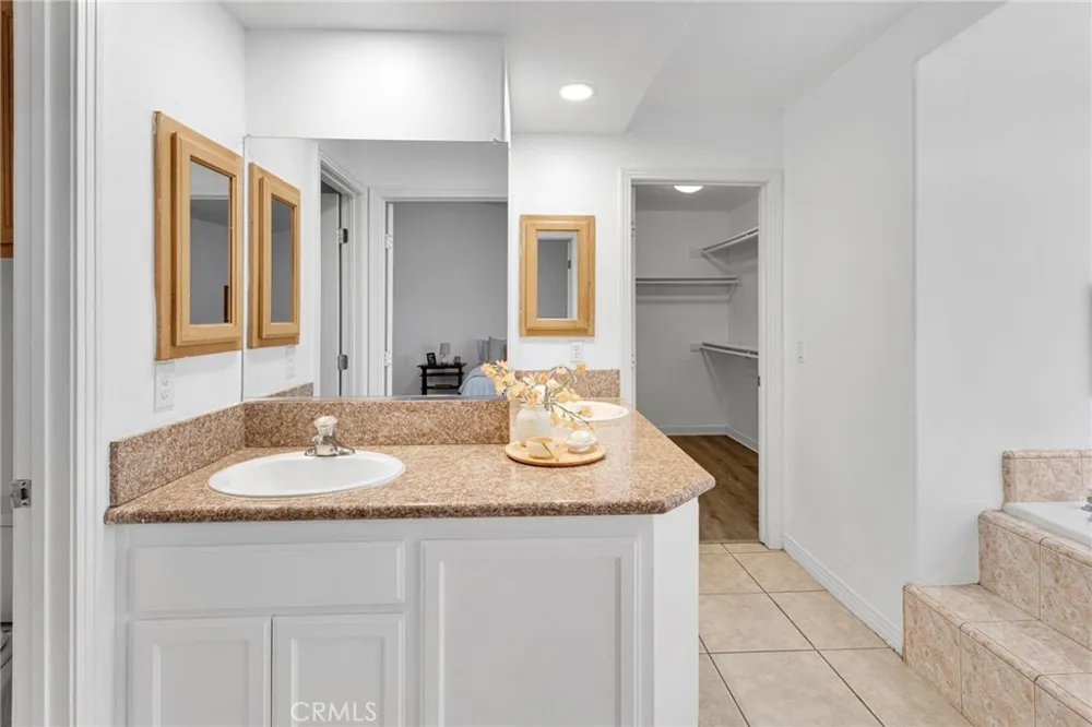 9352 Cedar Street Oak Hills, CA 92344
