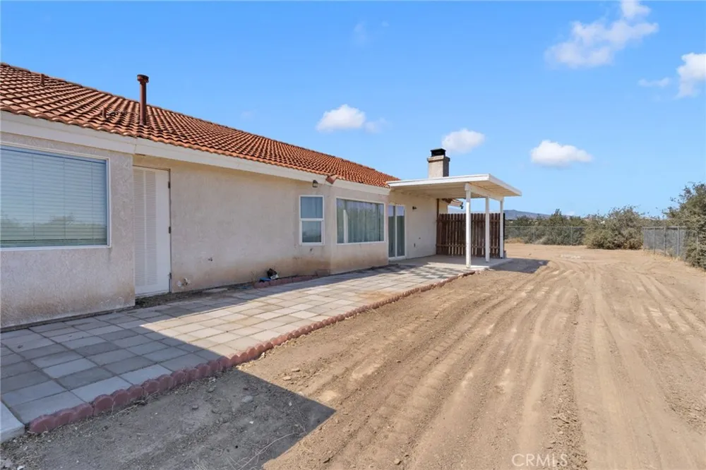 9352 Cedar Street Oak Hills, CA 92344