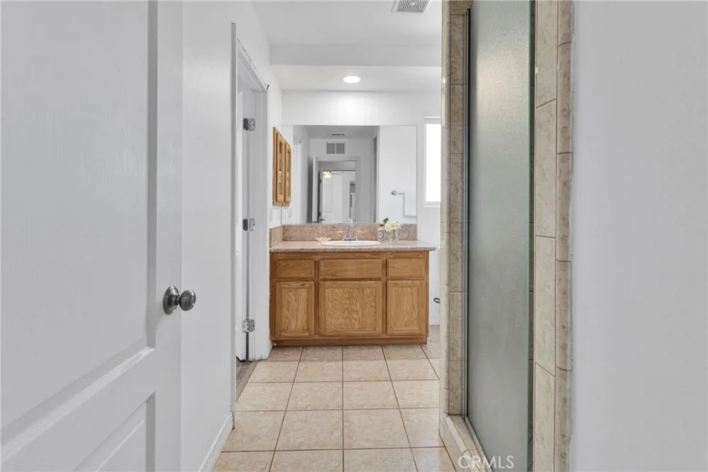 9352 Cedar Street Oak Hills, CA 92344