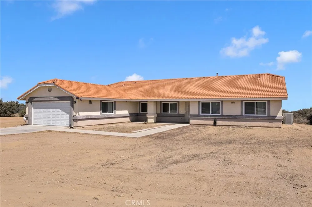 9352 Cedar Street Oak Hills, CA 92344