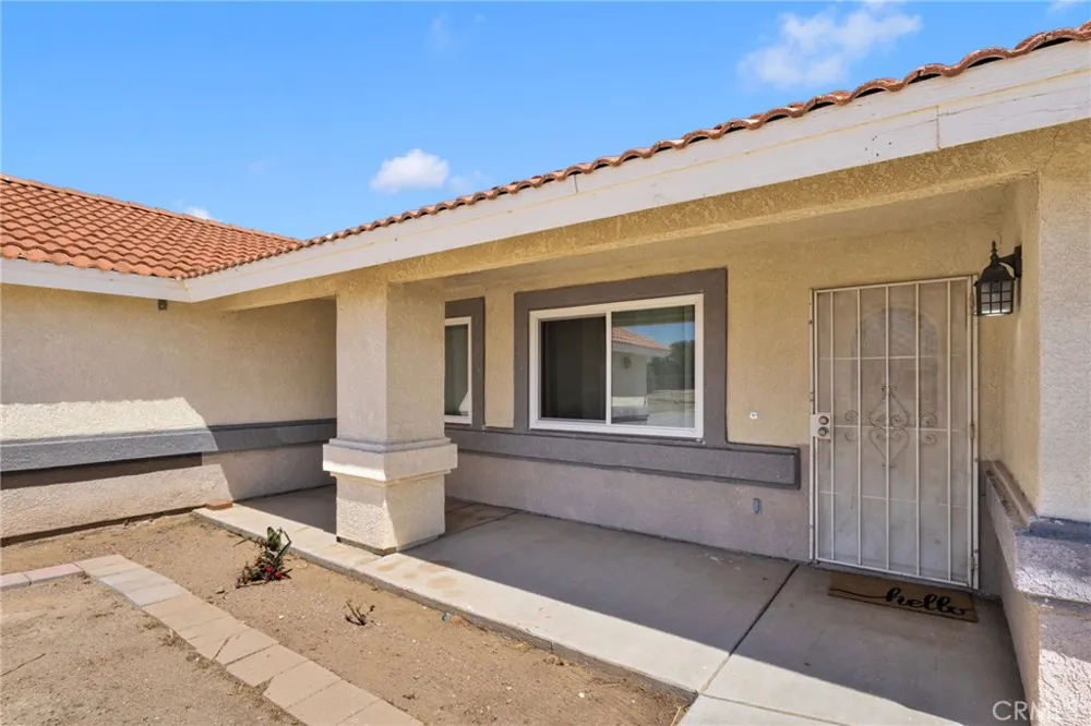 9352 Cedar Street Oak Hills, CA 92344