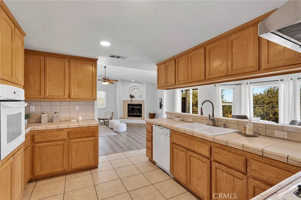 9352 Cedar Street Oak Hills, CA 92344