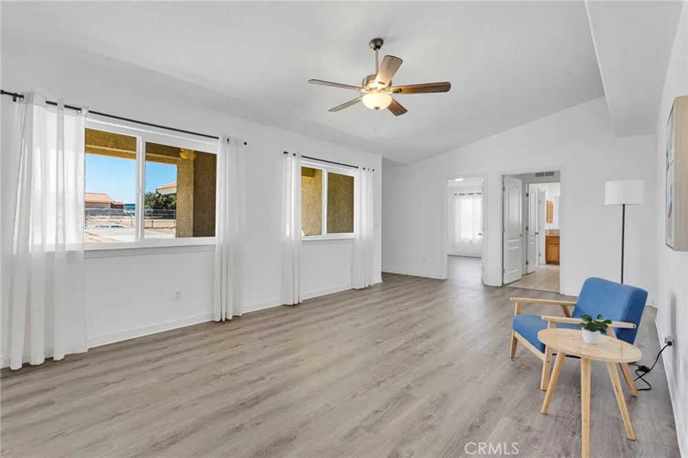 9352 Cedar Street Oak Hills, CA 92344