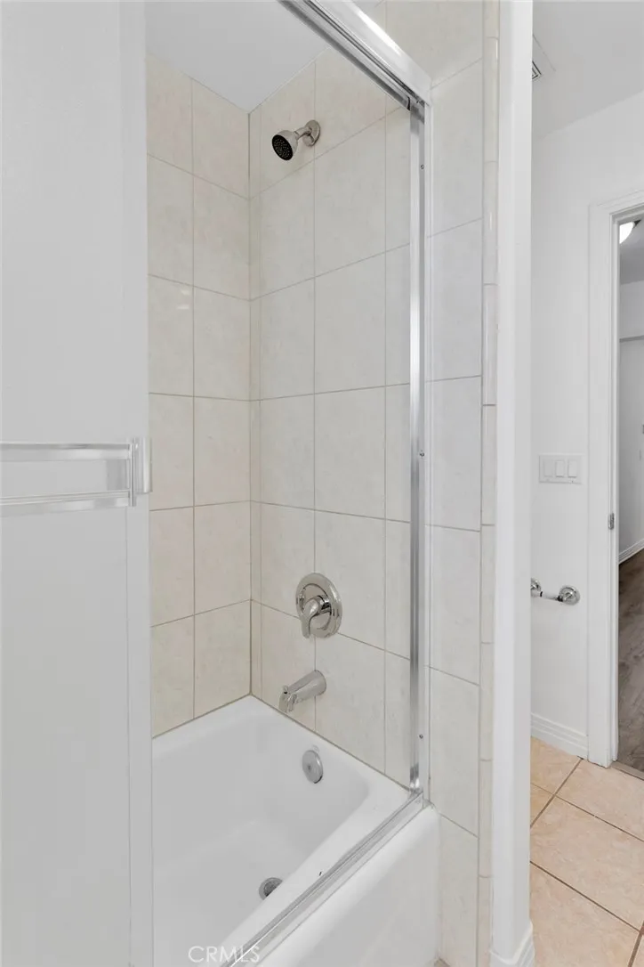 9352 Cedar Street Oak Hills, CA 92344