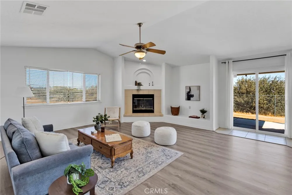 9352 Cedar Street Oak Hills, CA 92344